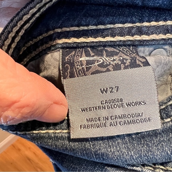 SILVER JEANS SUKI SURPLUS CAPRIS. Dark Wash. Back Flap Pockets w/Buttons.Size 27 - Picture 5 of 8